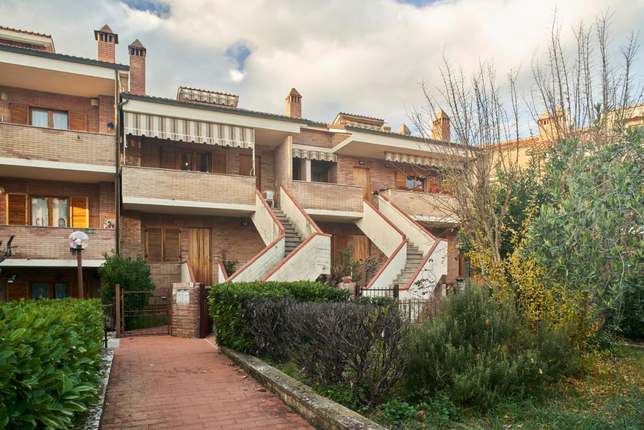 Little Brick House On Siena Hills With Balconies Apartman Kültér fotó