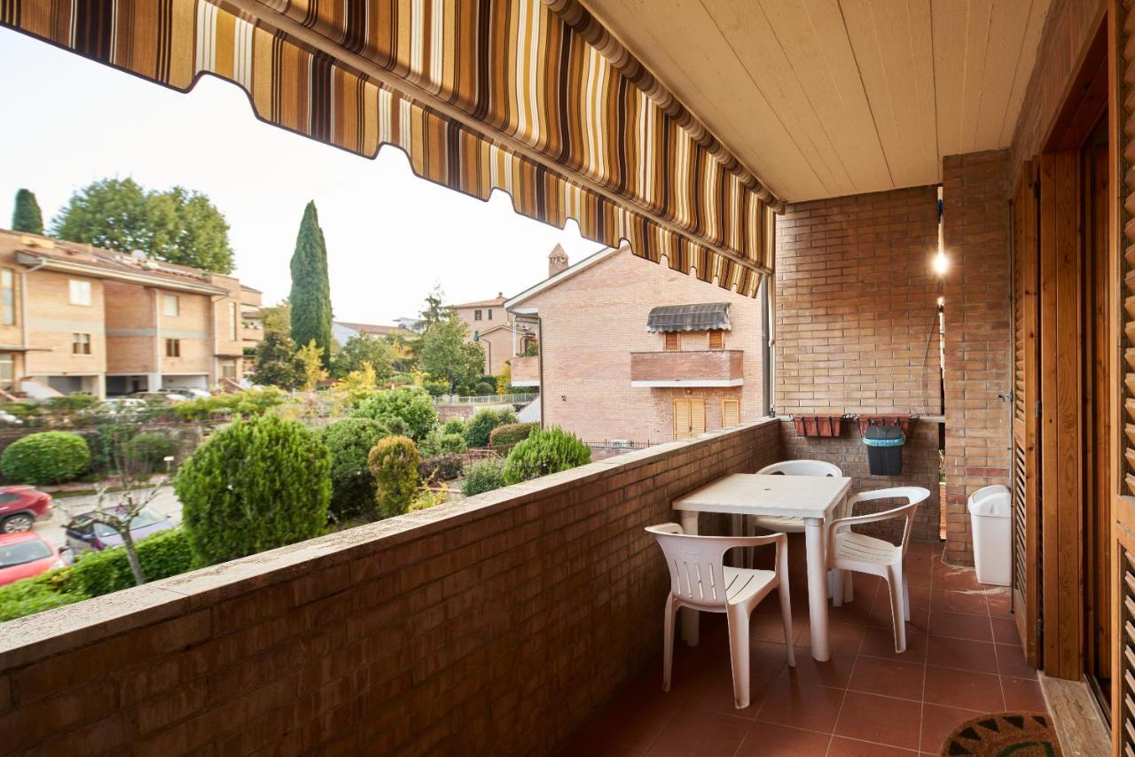 Little Brick House On Siena Hills With Balconies Apartman Kültér fotó